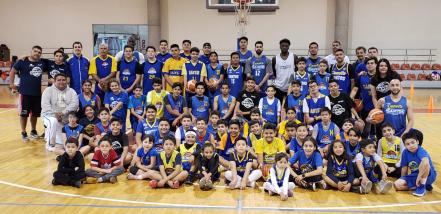 CB Santos convive con niños de la academia