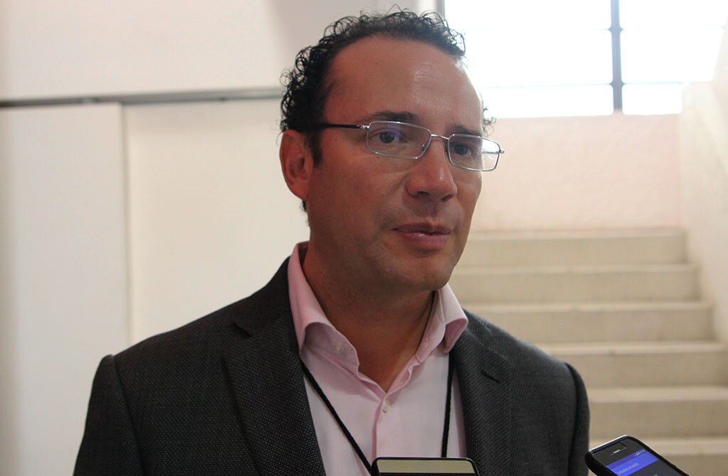 Xavier Nava asiste a foro de alcaldes