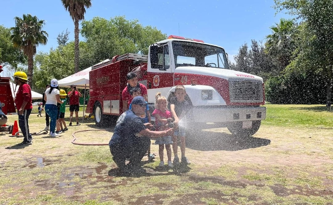 Día del Niño con bomberos en SLP. Foto: Especial