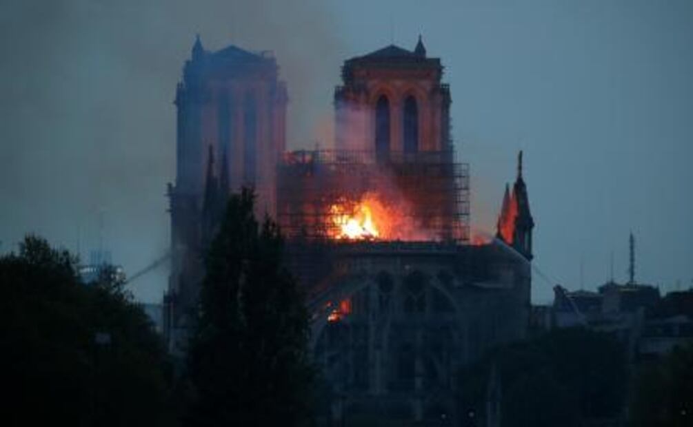 Expertos de arte lloran por la tragedia en Notre Dame