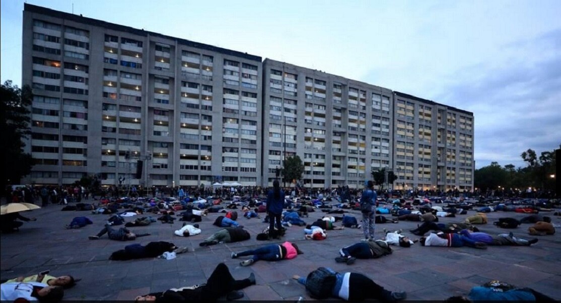  Un memorial a las víctimas, pero desde un presente violento