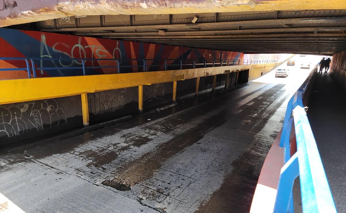 ¿Basura? ¿Vandalismo? Esto dice Interapas sobre inundación de aguas negras en puente a desnivel en SLP