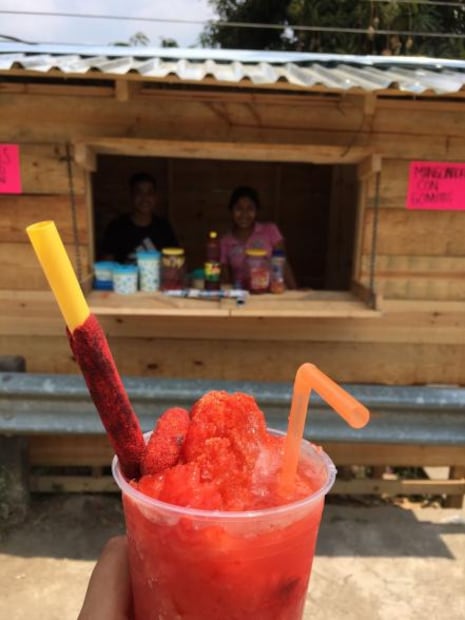 “Estoy ahorrando para mi futuro"; joven potosina usa dinero de beca Benito Juárez e inicia negocio de raspados