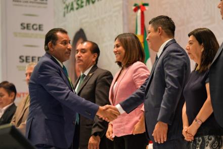 Entrega Gallardo estímulos y premios a docentes en SLP; “maestros son nuestros mejores aliados”