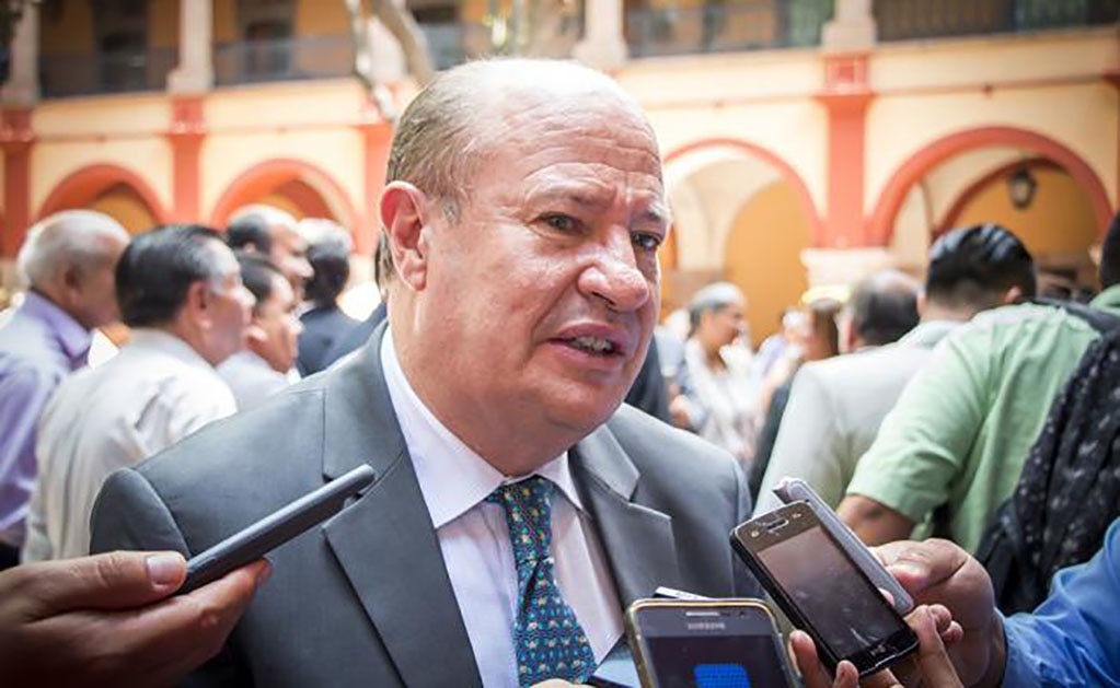 Niega rector que exista un asesor que gane más que él