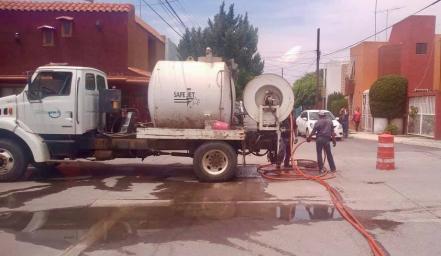 Interapas realiza labores de limpieza en Prolongación Muñoz