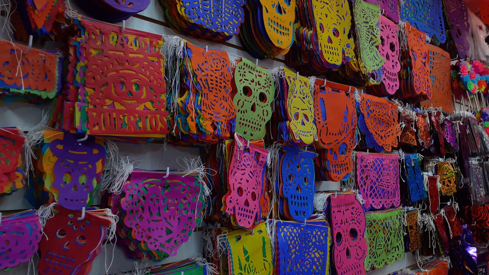 Productos de Día de Muertos en el Mercado República