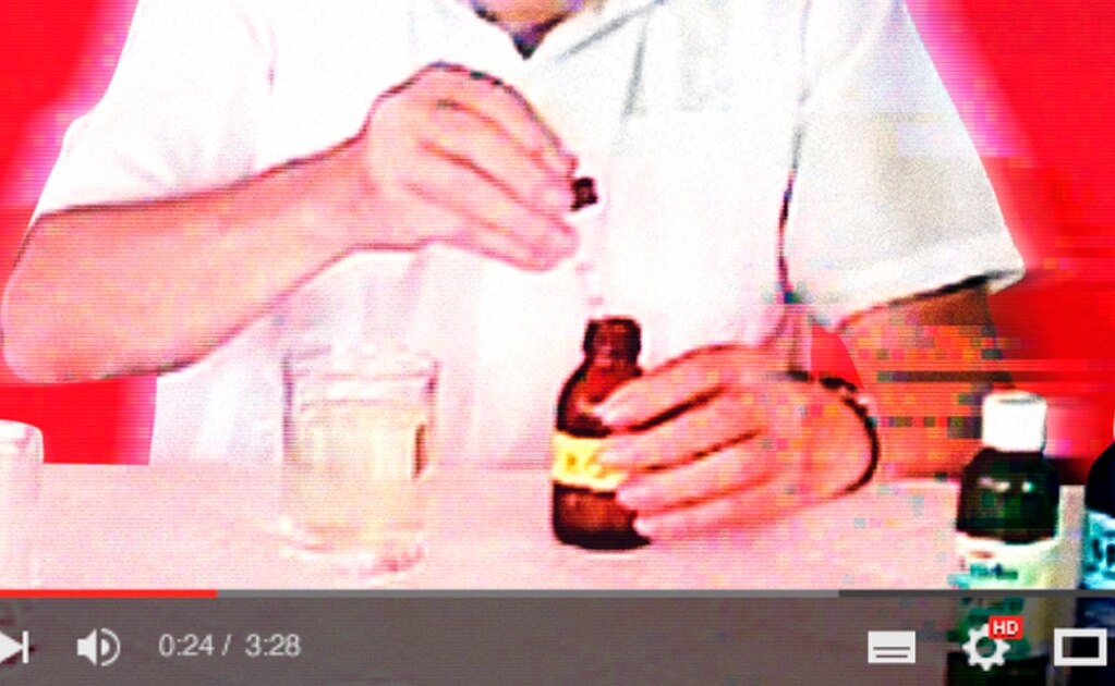 YouTube se eliminó cientos de videos que aseguran que la lejía es una "cura" para el autismo.