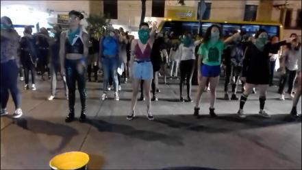 Feministas potosinas replican “Un Violador en tu camino” en Fundadores