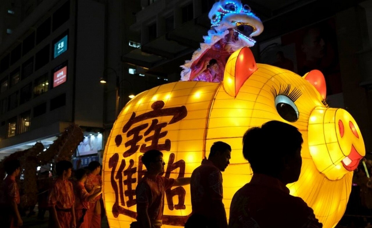 Millones de chinos celebran la llegada del Año del Cerdo