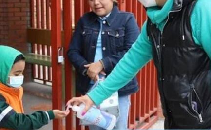 Con frío intenso y viento helado, más de medio millón de estudiantes regresaron hoy a las aulas en SLP