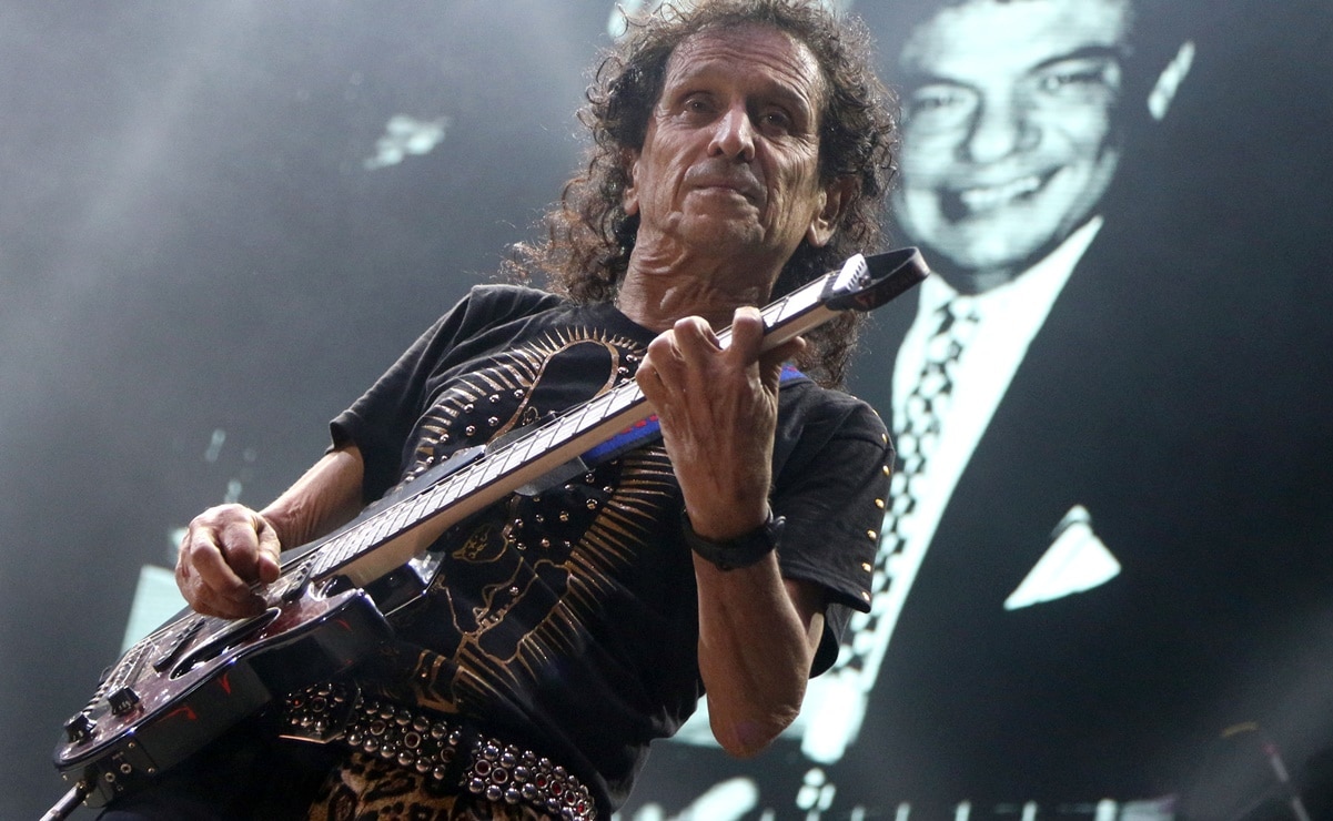 Alex Lora desata polémica por mandar "saludo" hasta Palacio Nacional