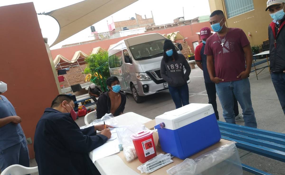Destinan vacunas contra Covid-19 para quienes habitan la Casa del Migrante de SLP. Foto: Especial