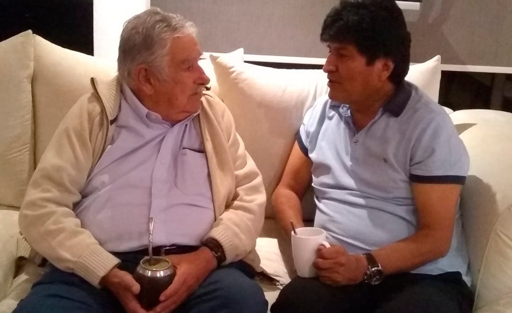 José Mujica se reúne con Evo Morales durante su visita a México