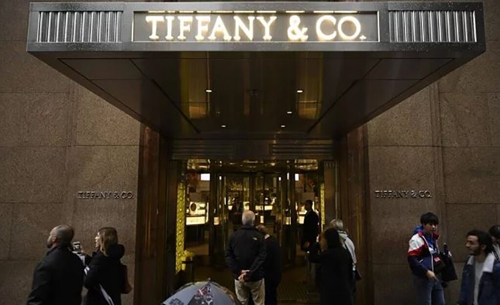 Anuncia Louis Vuitton acuerdo para comprar Tiffany por 16 mil 200 mdd