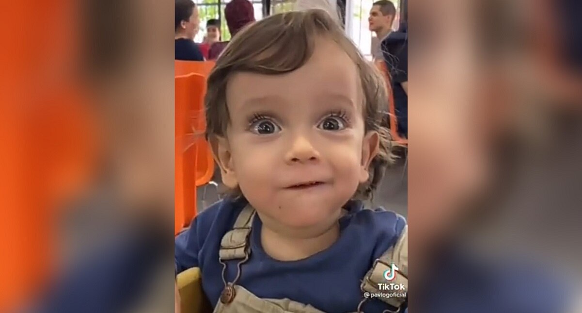 Video: Bebé prueba taco al pastor y se vuelve viral en TikTok 