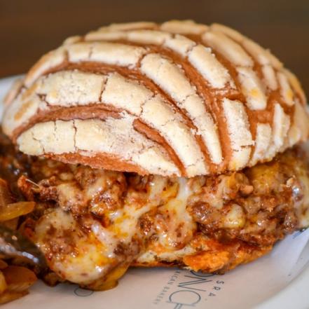 Concha rellena de choriqueso, la nueva sensación culinaria en SLP