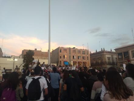 Estudiantes conmemoran movimiento del 68 con marcha