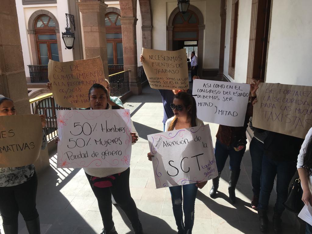 Mujeres taxistas exigen paridad de género en entrega de nuevas concesiones