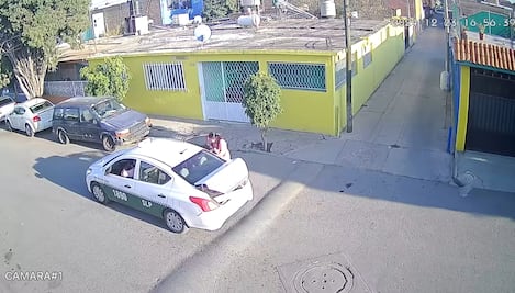 El villano de la Navidad: Taxista intenta robar los regalos de Nochebuena en SLP