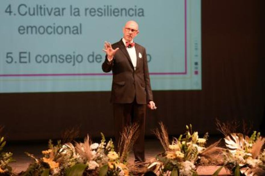 Gobernador de SLP asiste a conferencia “Conquistando tu felicidad”