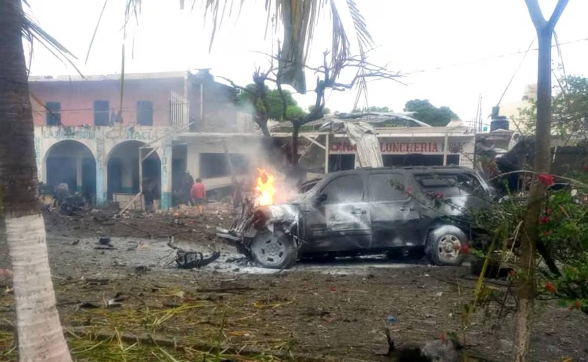 Un vehículo con explosivos estalló afuera de la comandancia de la Policía Comunitaria de Coahuayana, Michoacán. Foto: especial