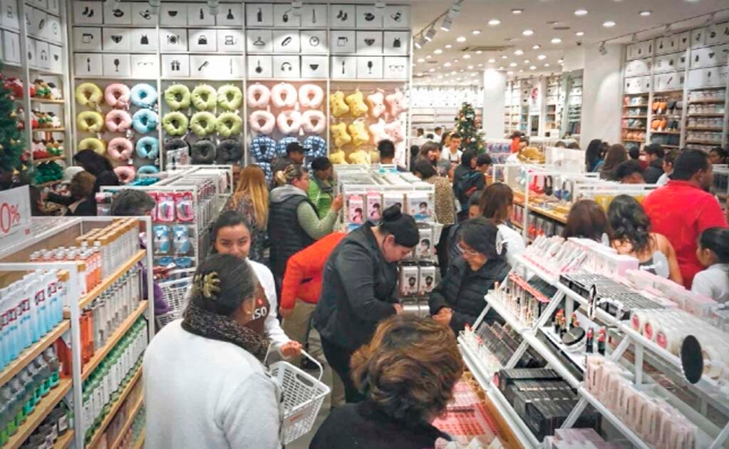 Slim sella compra de acciones de la cadena Miniso