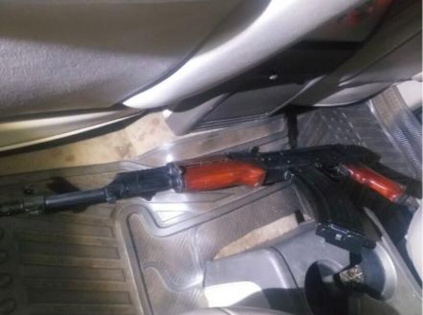 Aseguran vehículo con arma de fuego, droga y cartuchos útiles en SLP