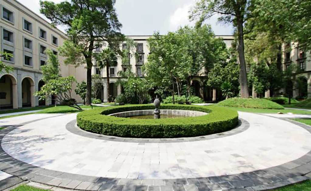 En los años 70 se restauró el patio central, que llegó a usarse como estacionamiento (FOTOS: CARLOS MEJÍA EL UNIVERSAL)