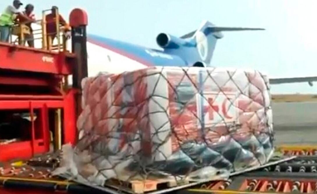 Llega a Venezuela primer avión con medicamentos y plantas eléctricas para hospitales