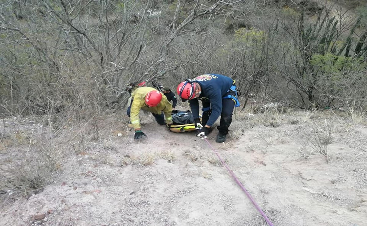 Investigan presunto feminicidio de mujer encontrada en barranco de Rioverde