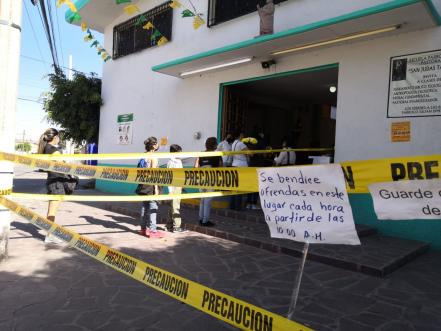 Pese a Covid-19, devotos acuden a capilla para venerar a San Judas en capital de SLP