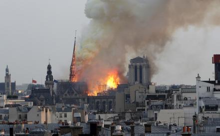 Expertos de arte lloran por la tragedia en Notre Dame