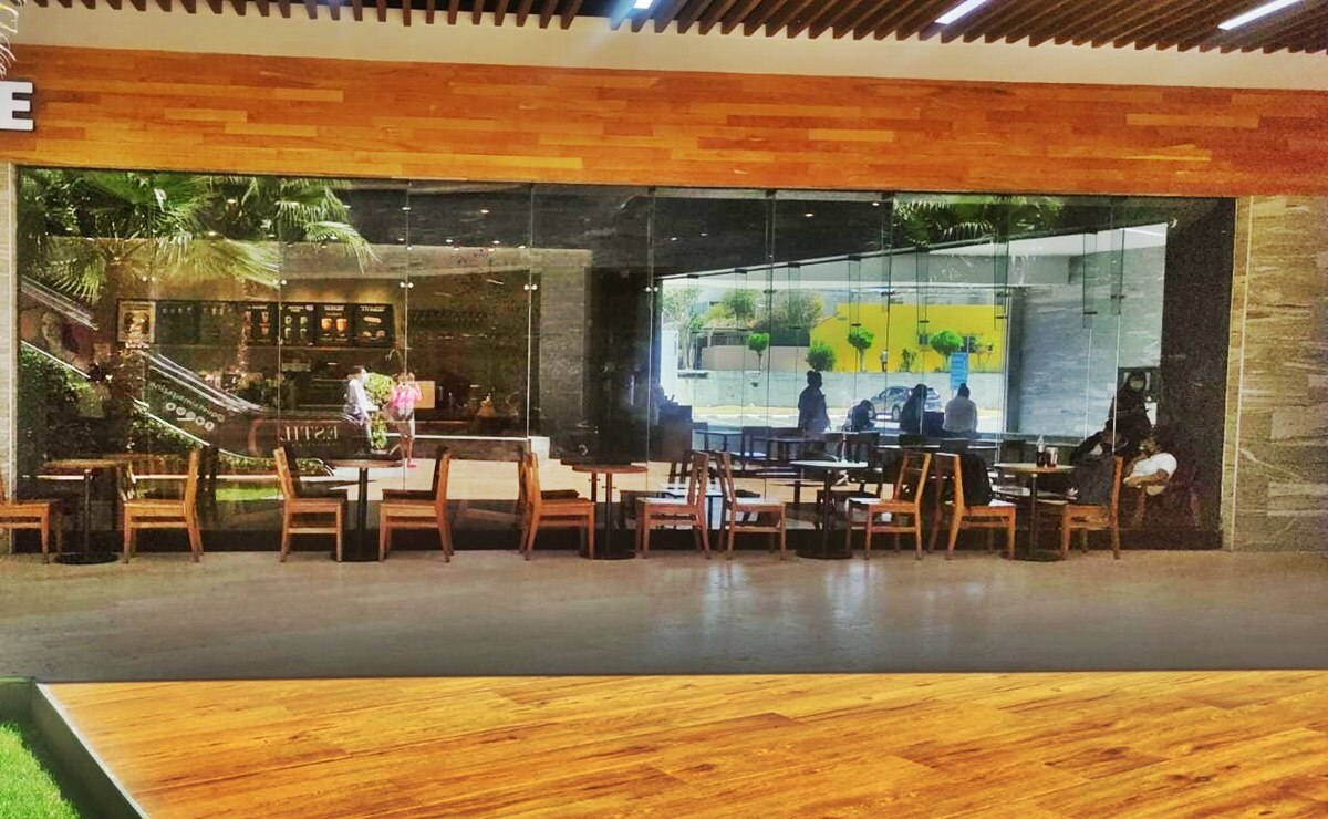 Repunta 80% actividad en restaurantes de SLP; piden quitar medida de "sana distancia" entre mesas