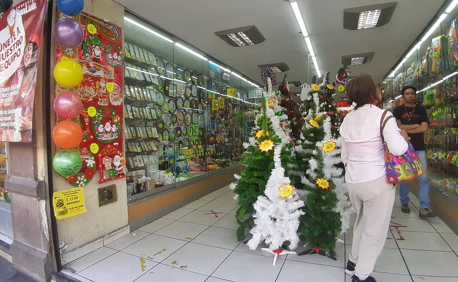 ¡Adiós Día de Muertos, hola Navidad! Comercios del Centro Histórico ya comienzan venta navideña