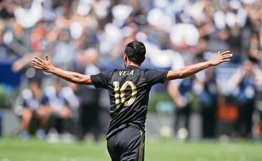 En el primer duelo entre ambas escuadras de la MLS, Carlos Vela hizo un par de anotaciones (AP)
