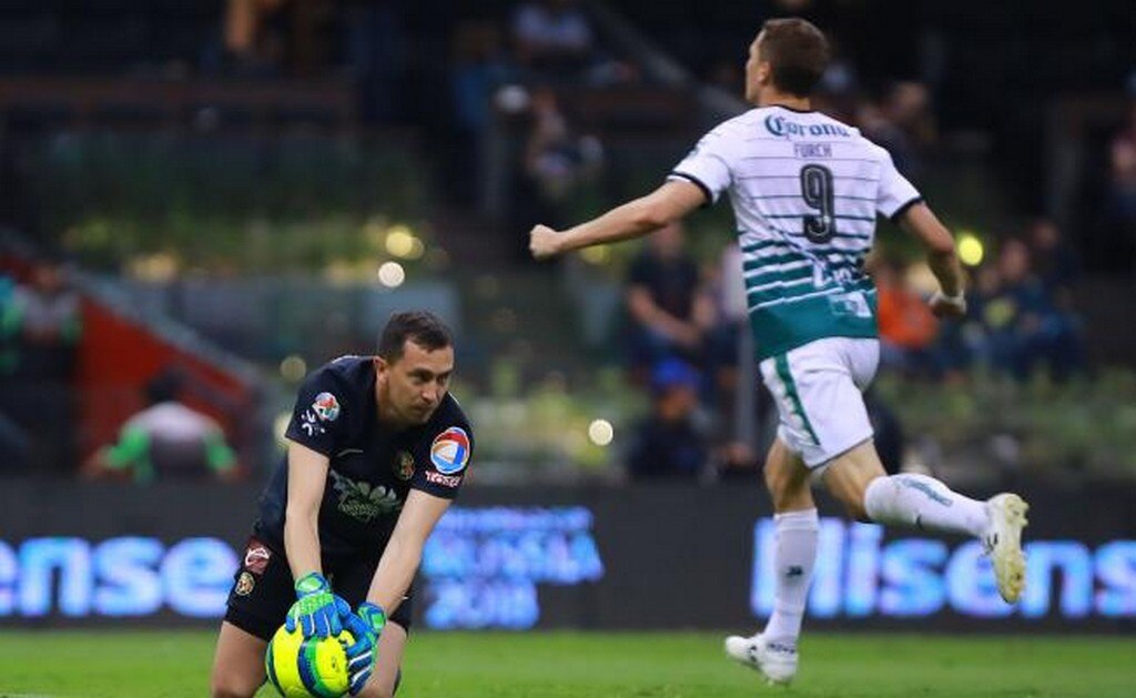 Santos le responde a Agustín Marchesín