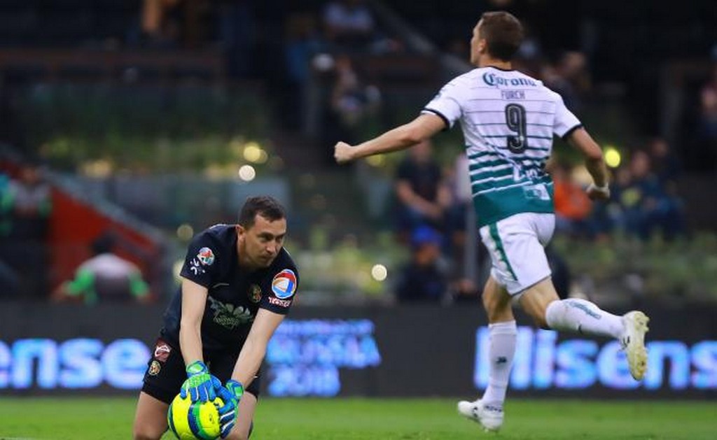 Santos le responde a Agustín Marchesín