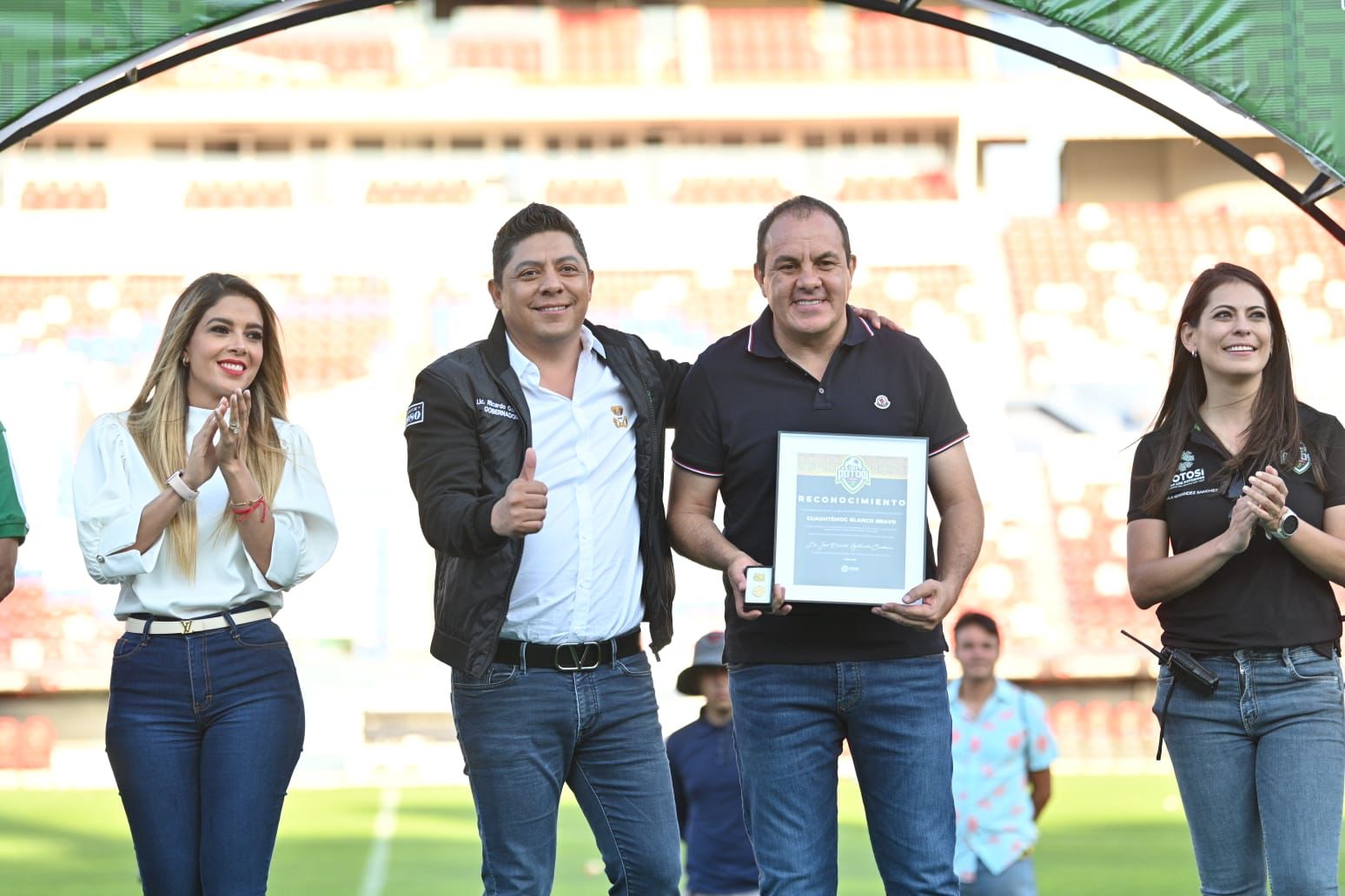 Cuauhtémoc Blanco acompaña a Ricardo Gallardo en final de Copa Potosí