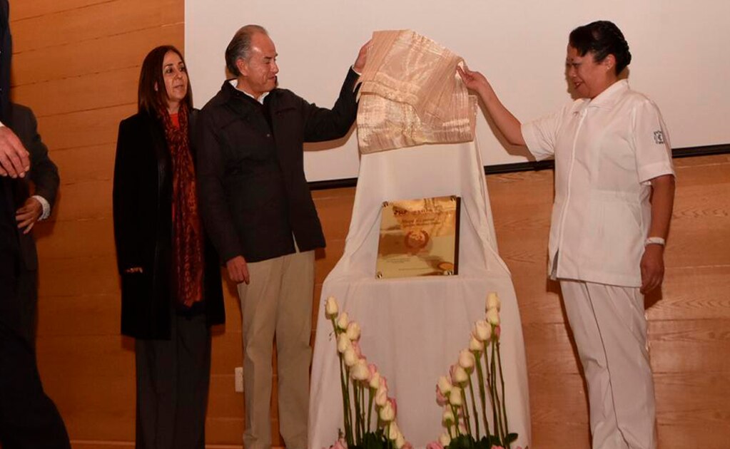 Entregan reconocimientos a trabajadores con más de 40 años al servicio del Hospital Central 
