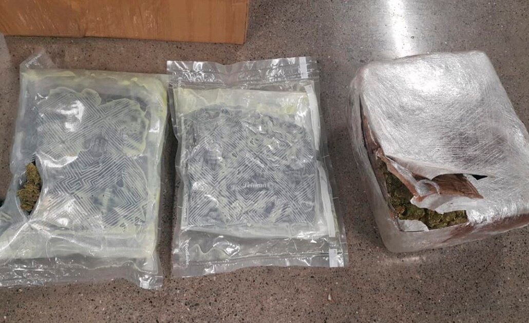 Encuentran marihuana y cristal en el aeropuerto