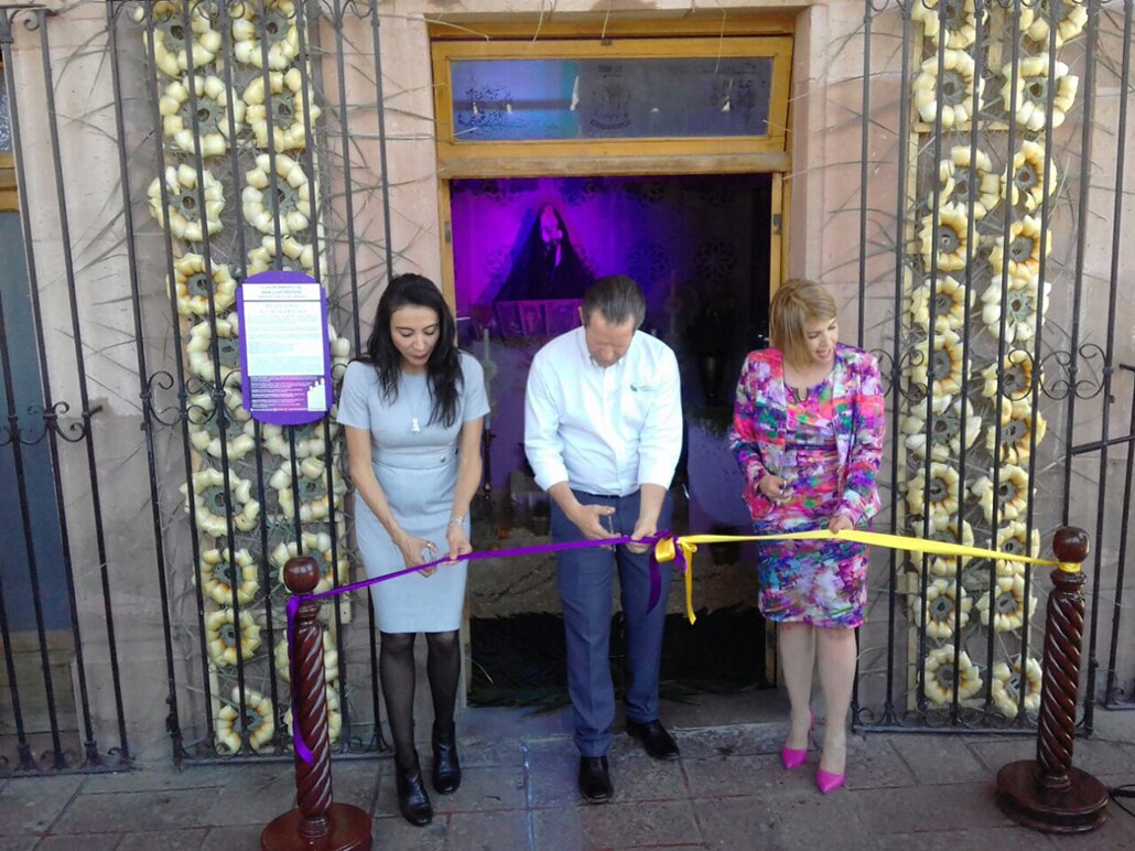 Inaugura Ayuntamiento tradicional Altar de Dolores