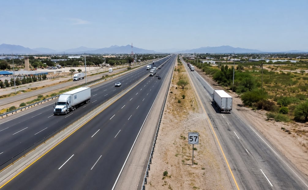 El nuevo libramiento en SLP será una vía más rápida que despeje a la carretera federal 57. Foto: Imagen generada con IA en Chat GPT