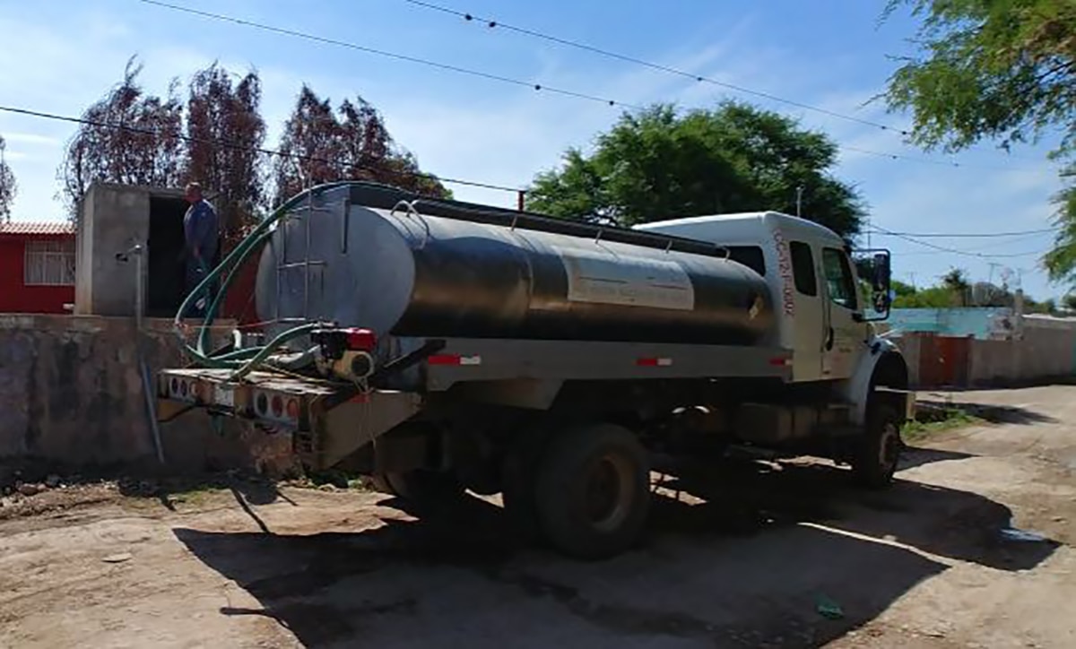 Continúa abastecimiento de agua en el altiplano