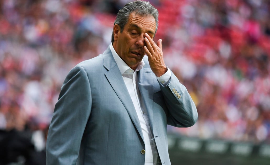 Sigue la crisis de Chivas; Boy en la cuerda floja