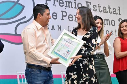 Gallardo entrega Premio Estatal de Periodismo 2023; EL UNIVERSAL recibe mención honorífica