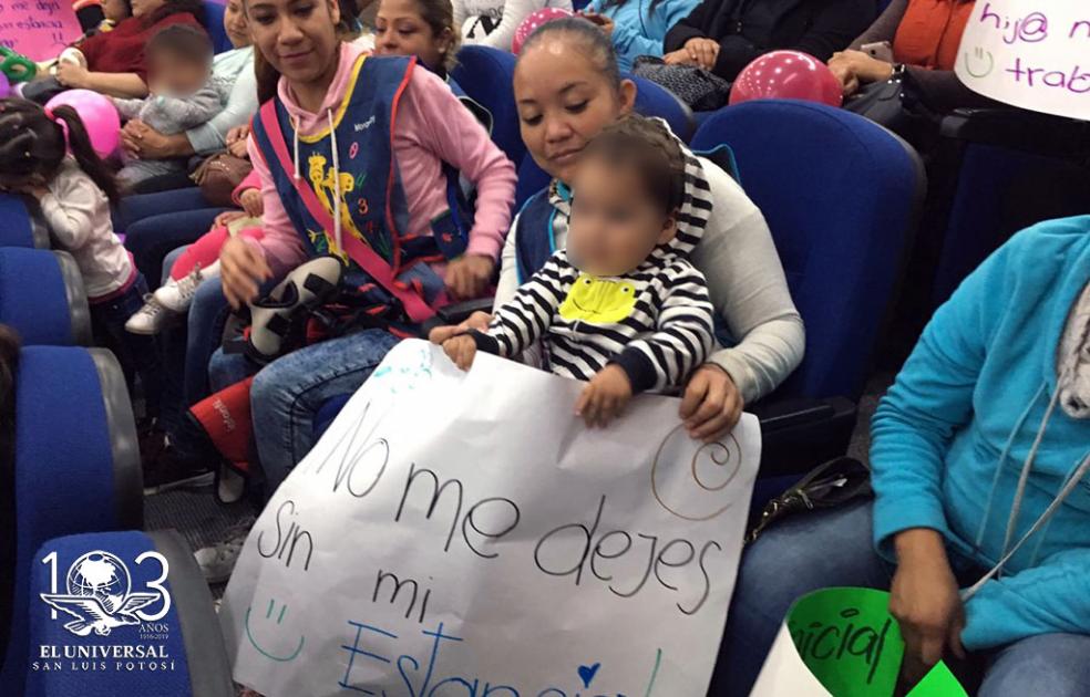 Educadoras y madres se manifiestan en Congreso