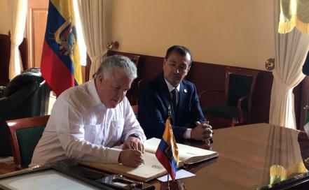 Embajador de Ecuador recibe las llaves de la ciudad