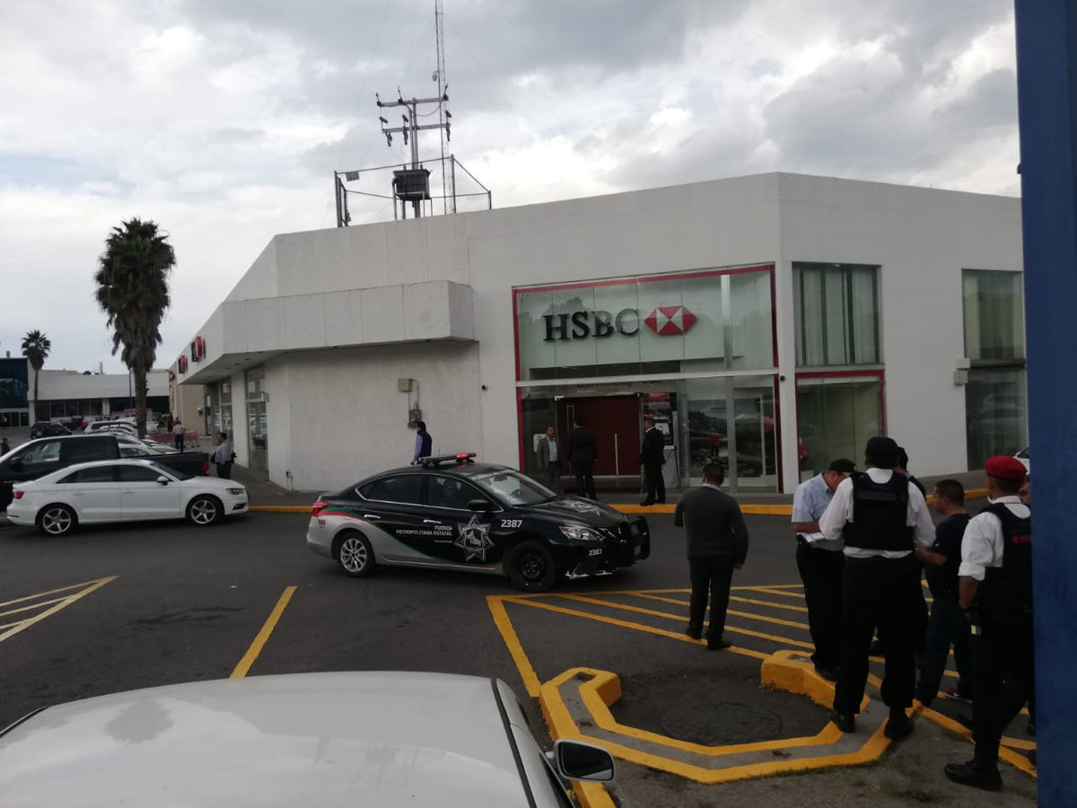 Asaltan a cuentahabiente en HSBC de Plaza Tangamanga