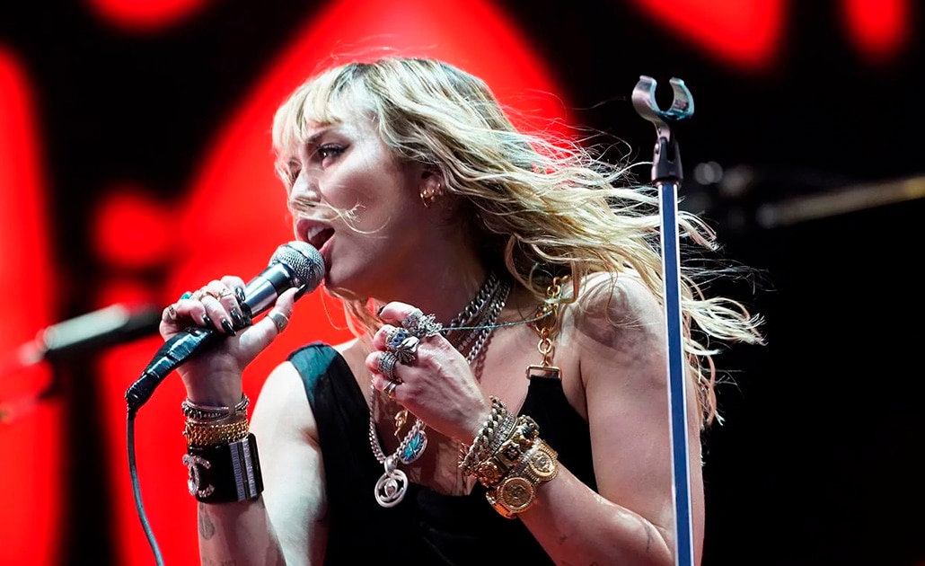 Anuncia Miley Cyrus nuevo álbum y estrena tres canciones